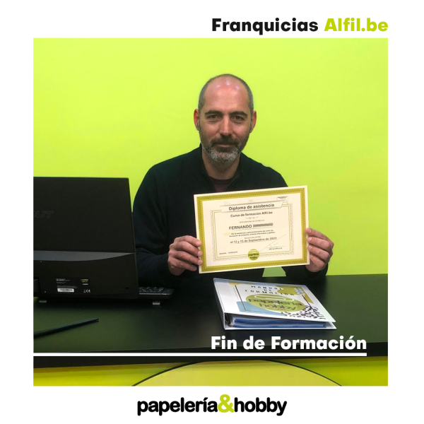 La franquicia Alfil.be Papelería & Hobby Celebra el Éxito de la Formación de un Nuevo Integrante en Almería