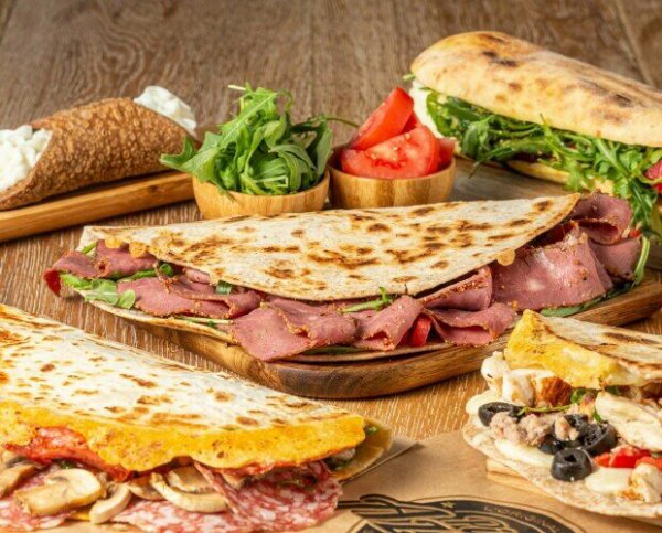 Piadina, foccacia, pinsa, pizza, panino, café, te ... de Italia todo  en las franquicia Piadina Leggera.